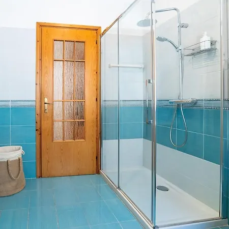 Spacious 4br With View Villa *