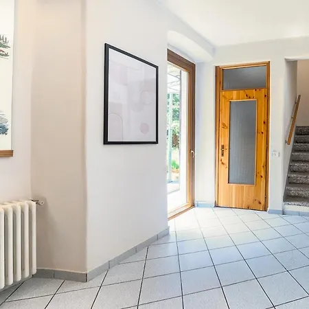 Spacious 4br With View Nesso